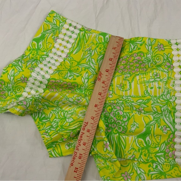 Lilly Pulitzer Size 0 Shorts Liza Crazy Cat House Print 
Green Yellow White - Picture 11 of 12